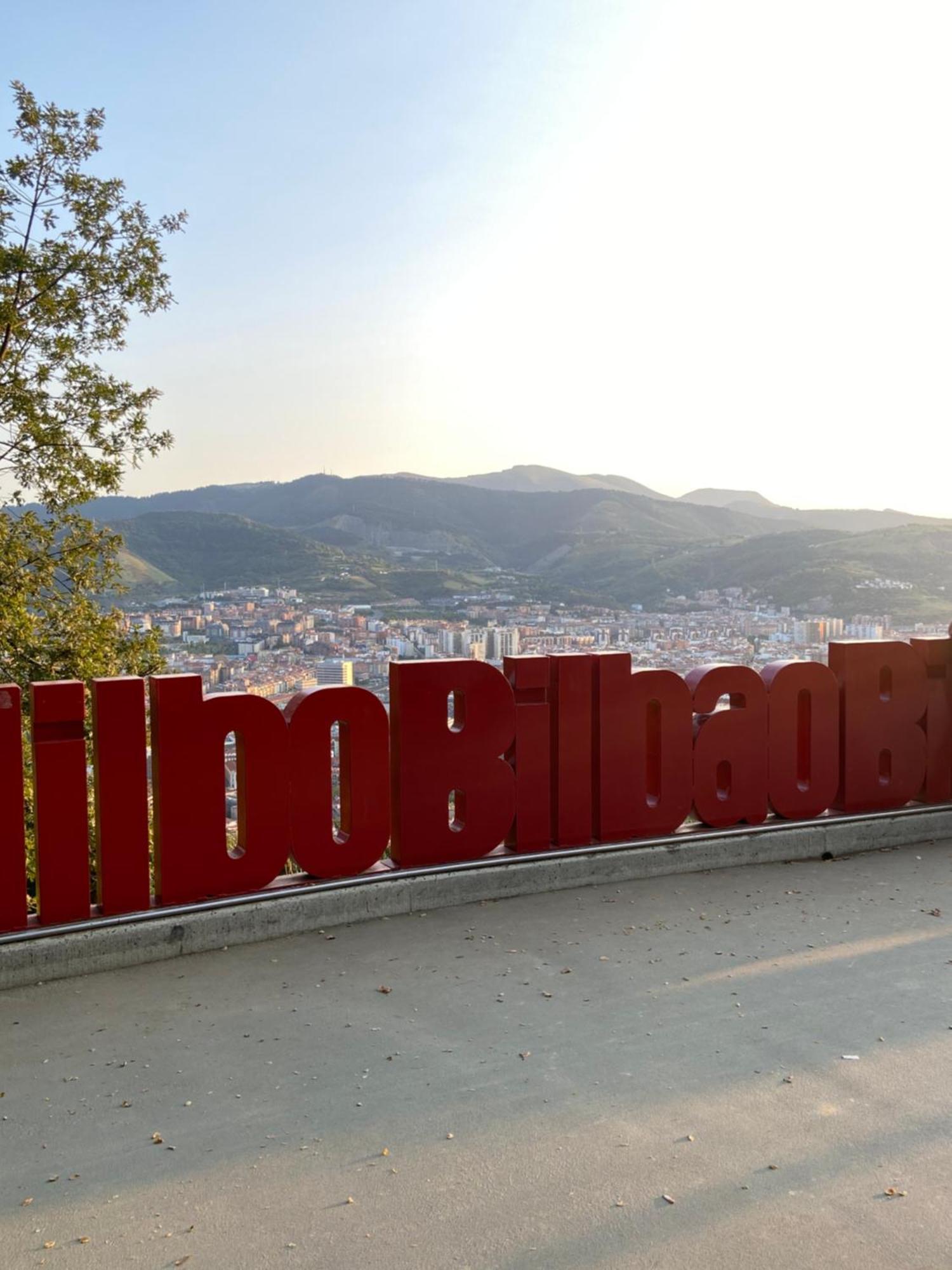110 M2 Central Apartment In Abando Close To Guggenheim With Parking Bilbao Dış mekan fotoğraf